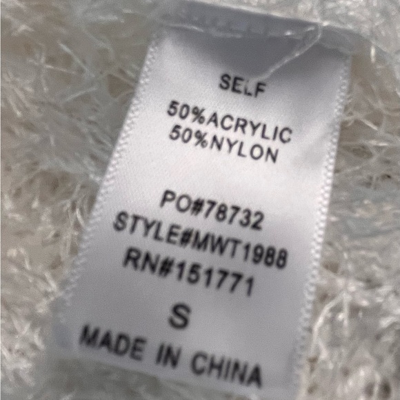 NEW Le Lis Cream Textured V-Neck Cropped Sweater Size S - Picture 5 of 5